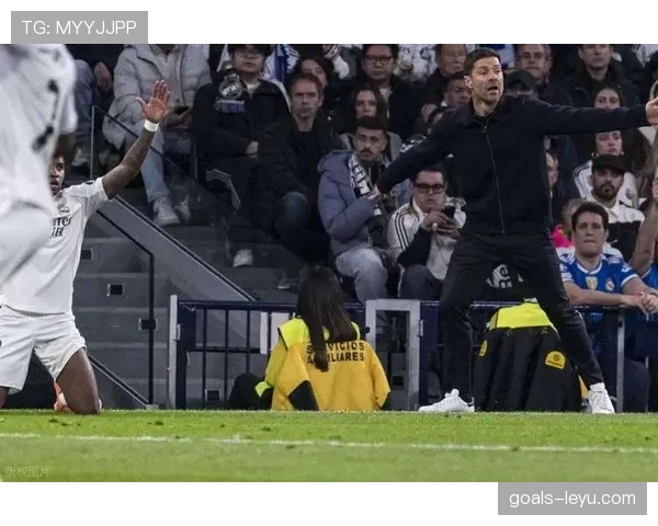 皇马中路渗透显神威,强势逆转比赛局势 皇马中路渗透显神威,强势逆转比赛局势