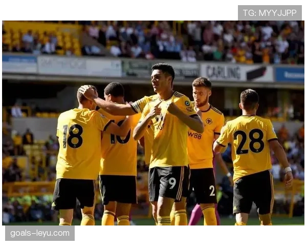 狼队新赛季英超表现抢眼，士气高涨引关注